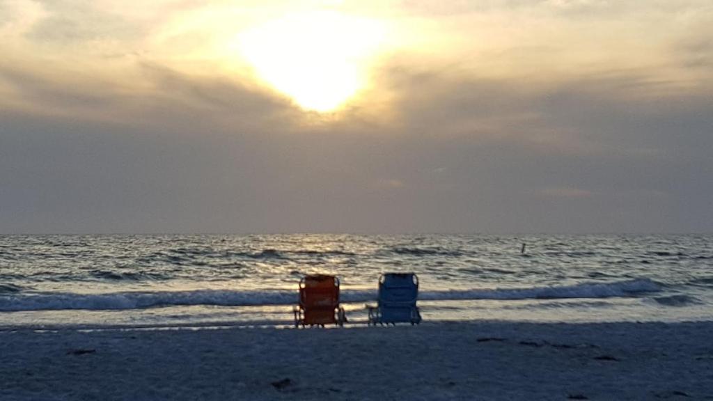 Spacious Beach House Unit,Beautifully Furnished 2 Bed 2Bath./2Min.Walk To Beach Clearwater Beach Esterno foto