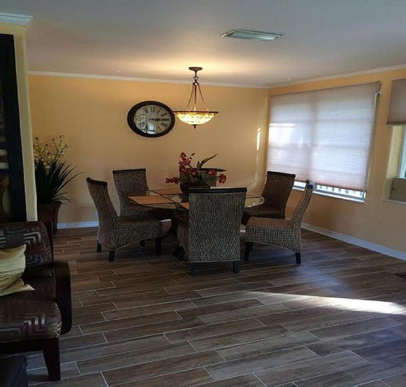 Spacious Beach House Unit,Beautifully Furnished 2 Bed 2Bath./2Min.Walk To Beach Clearwater Beach Esterno foto